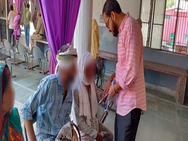 Pamphlets distribution_2